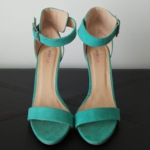 *NEW/NEVER WORN* Seafoam green strappy heel